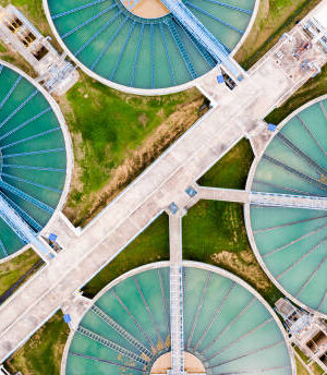 Waterworks plant Water production sources are water tanks used to treat tap water for distribution to people in cities or communities.