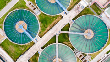 Waterworks plant Water production sources are water tanks used to treat tap water for distribution to people in cities or communities.