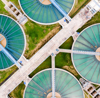 Waterworks plant Water production sources are water tanks used to treat tap water for distribution to people in cities or communities.